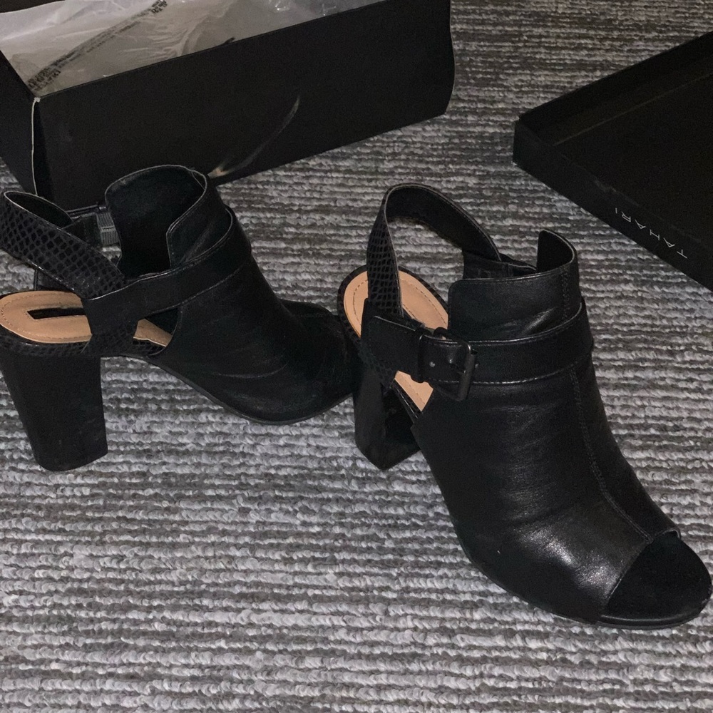 Tahari “TA-MARTIN” Slingback PeepToe Heels